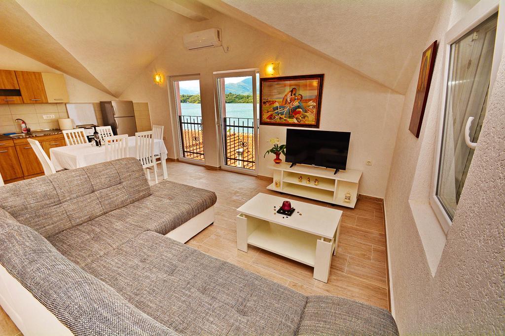 Apartments Bella Di Boka 티바트 외부 사진