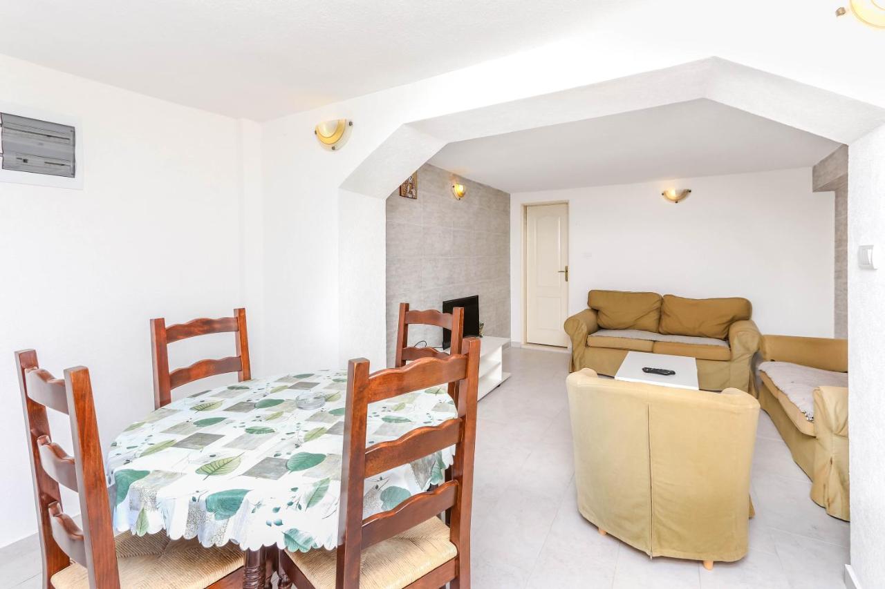 Apartments Bella Di Boka 티바트 외부 사진