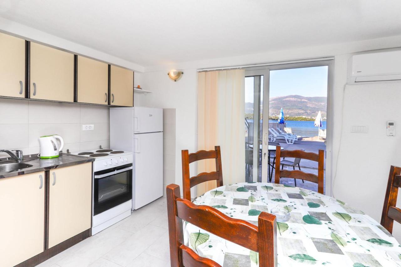 Apartments Bella Di Boka 티바트 외부 사진