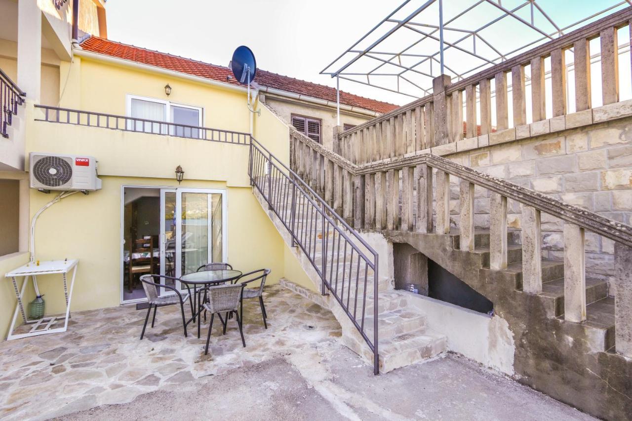 Apartments Bella Di Boka 티바트 외부 사진